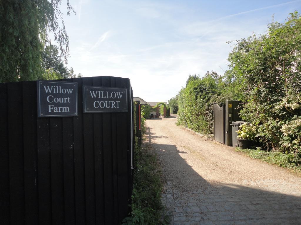 Willow Court Farm Studio West & Petting Farm, 8 Mins To Legoland & Windsor, 15 Mins To Lapland Uk Villa Exteriör bild