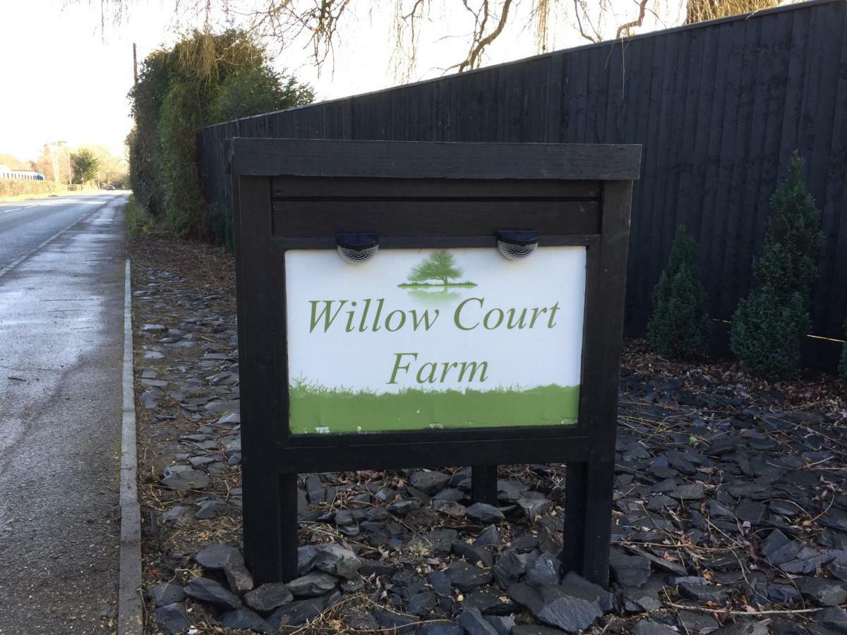 Willow Court Farm Studio West & Petting Farm, 8 Mins To Legoland & Windsor, 15 Mins To Lapland Uk Villa Exteriör bild